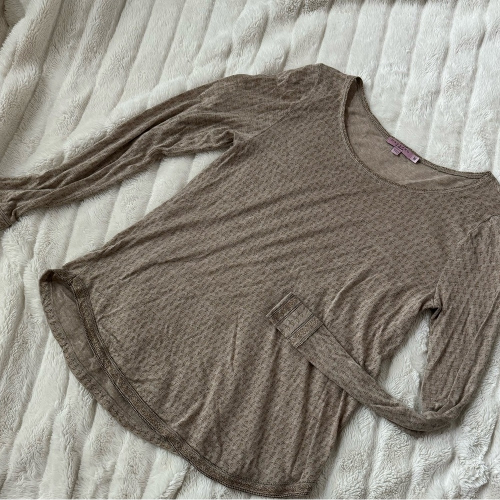 Tan long sleeve top - Picture 2 of 4